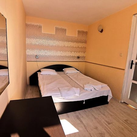 Family Hotel White House Поморие Экстерьер фото