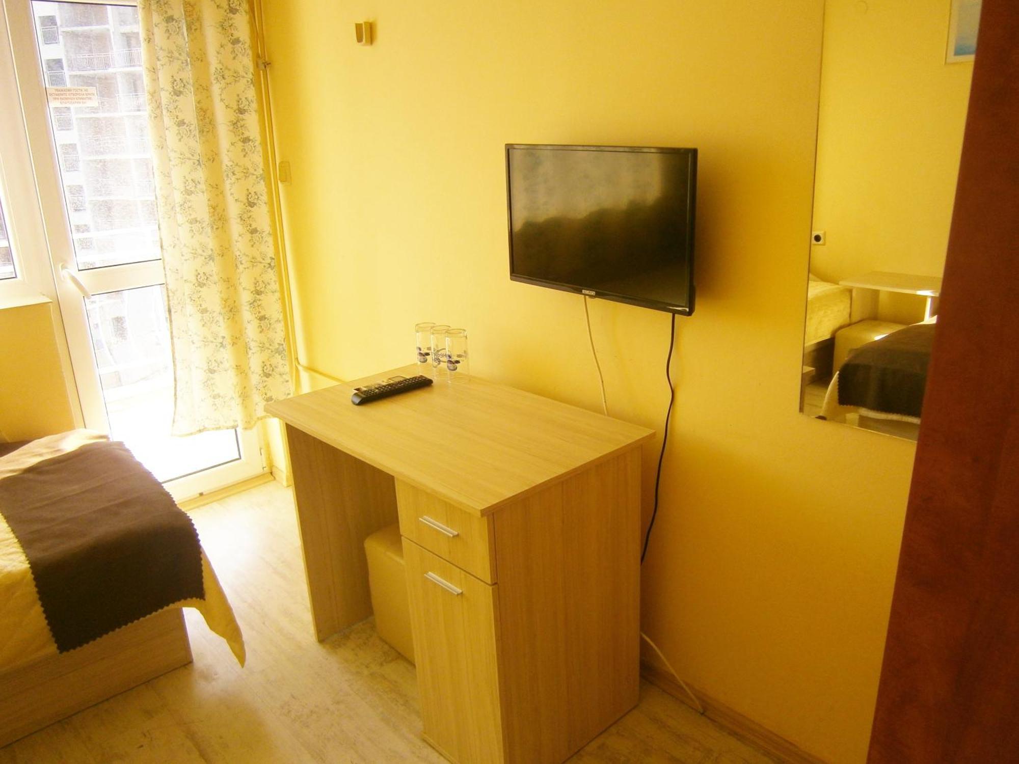 Family Hotel White House Поморие Экстерьер фото