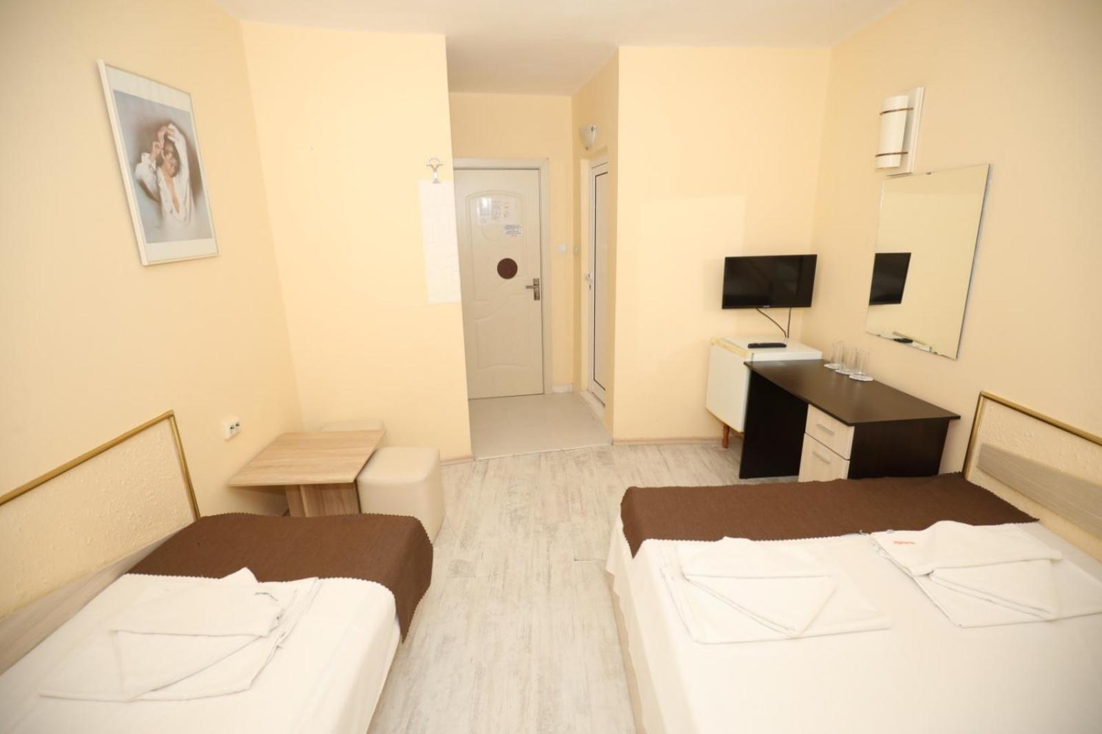 Family Hotel White House Поморие Экстерьер фото