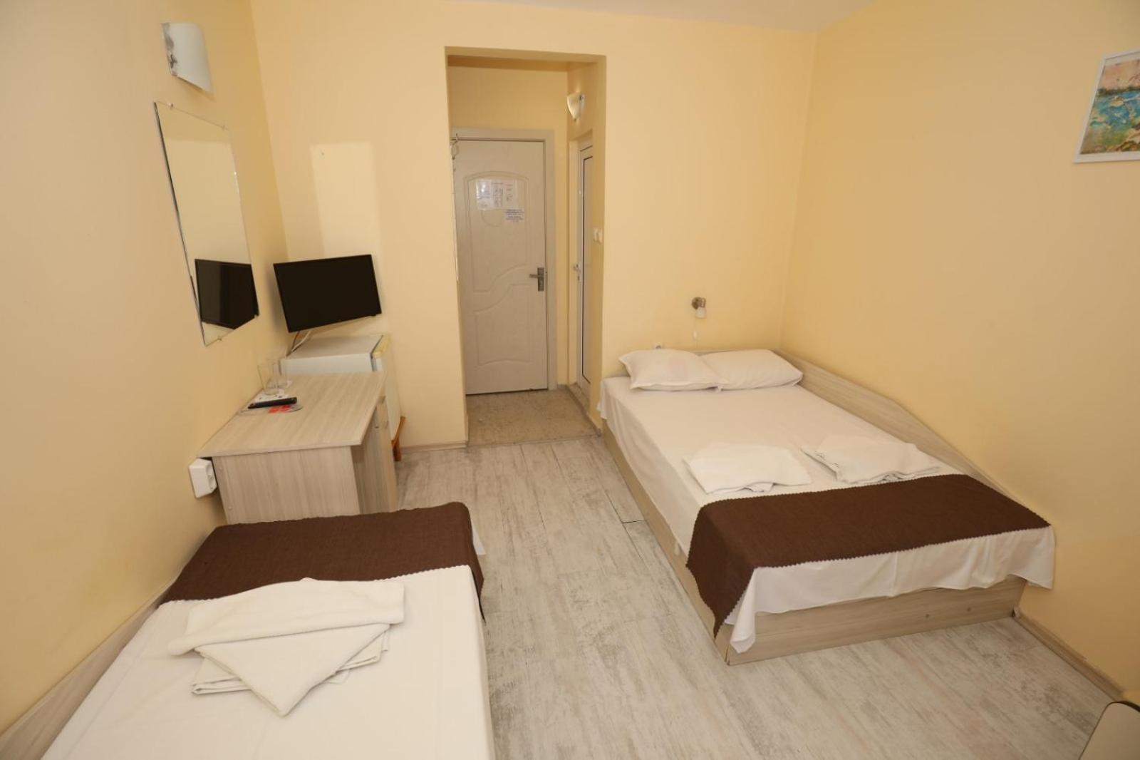 Family Hotel White House Поморие Экстерьер фото