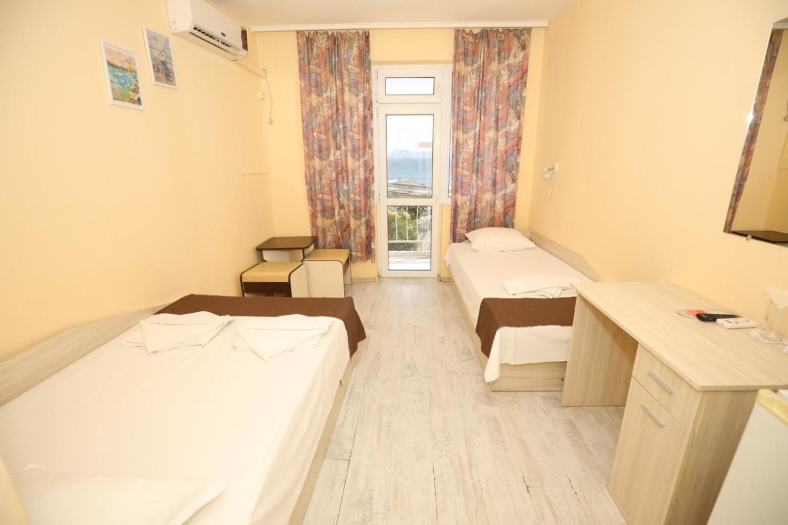 Family Hotel White House Поморие Экстерьер фото
