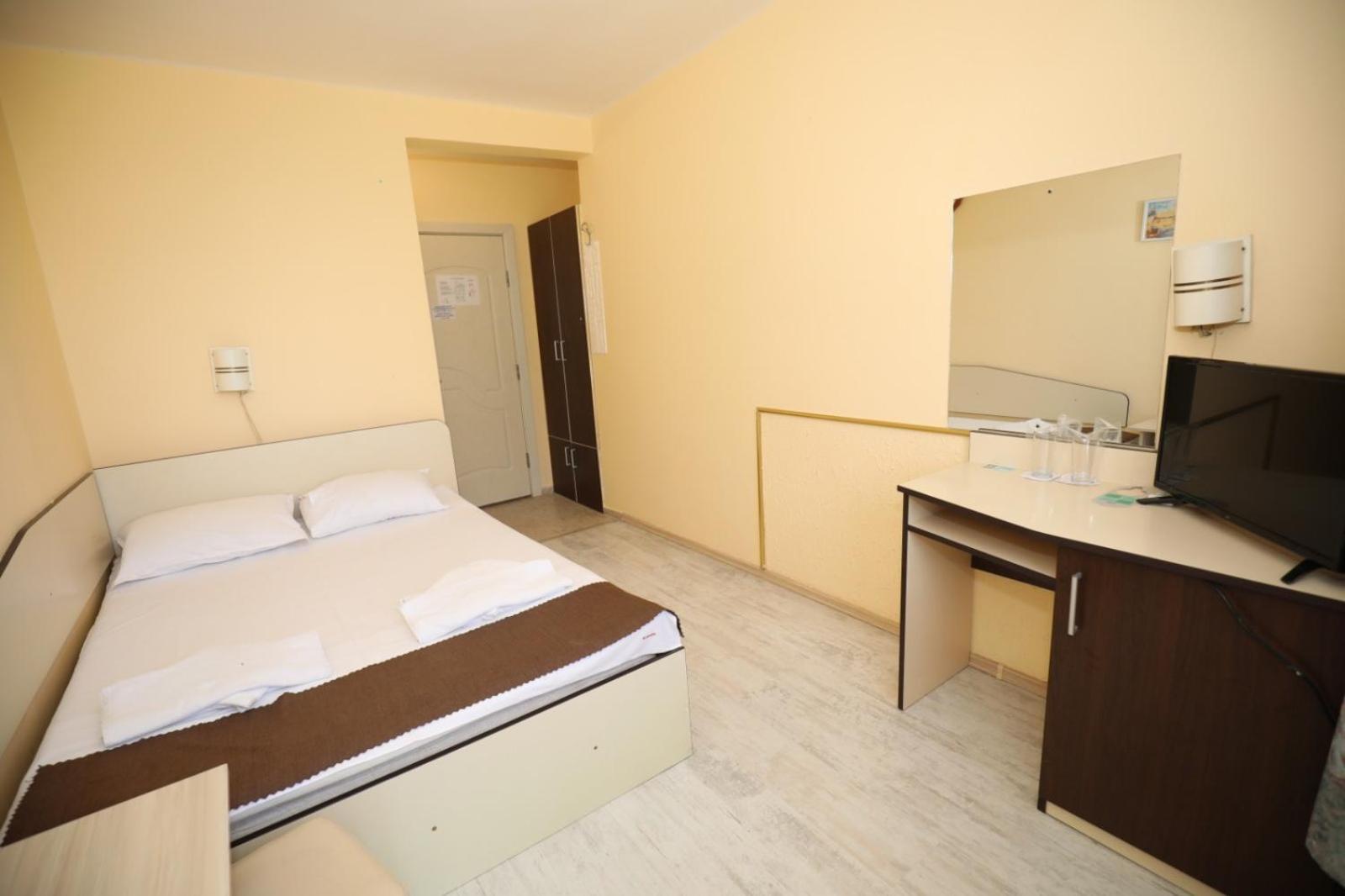 Family Hotel White House Поморие Экстерьер фото