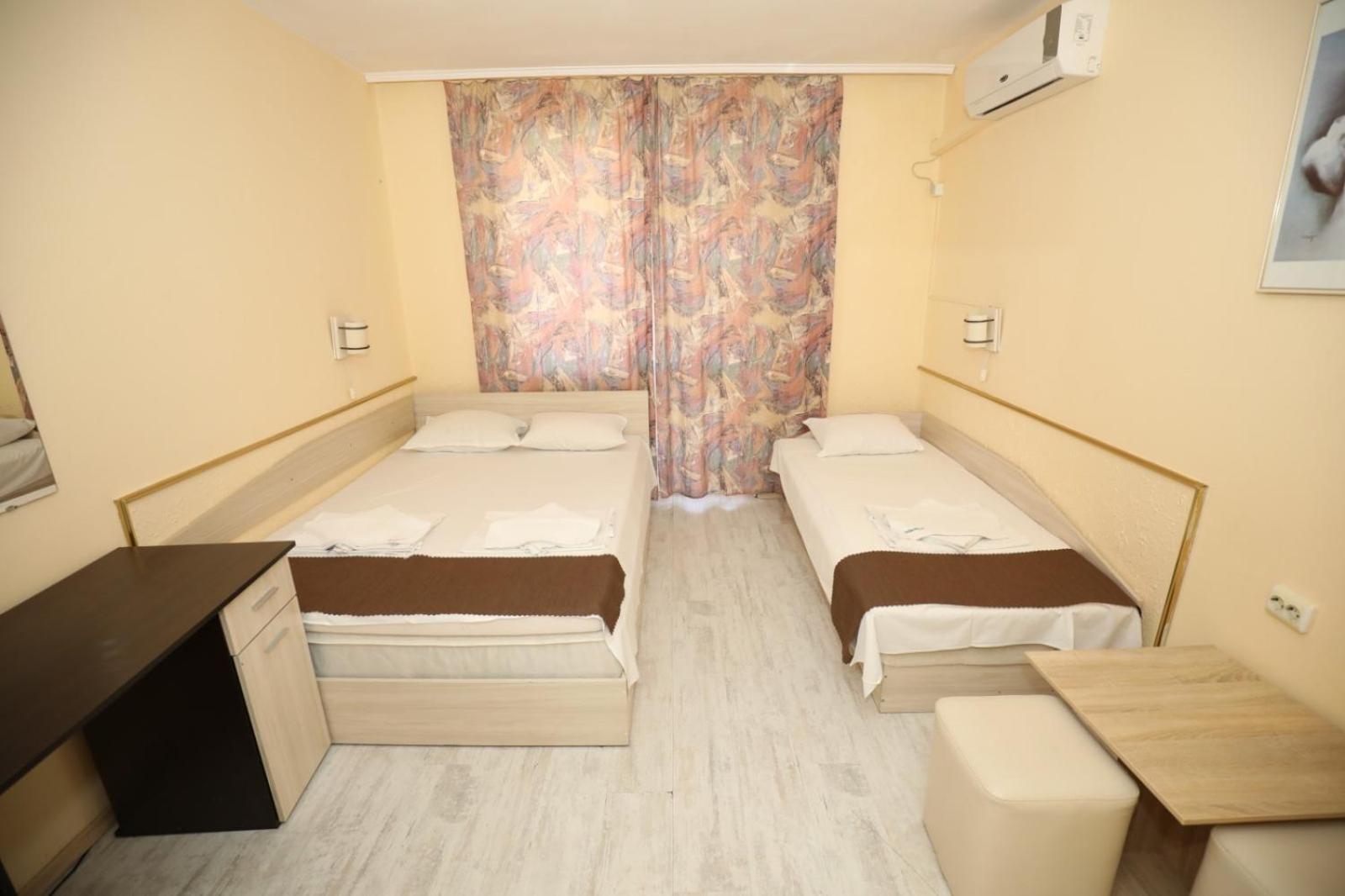 Family Hotel White House Поморие Экстерьер фото