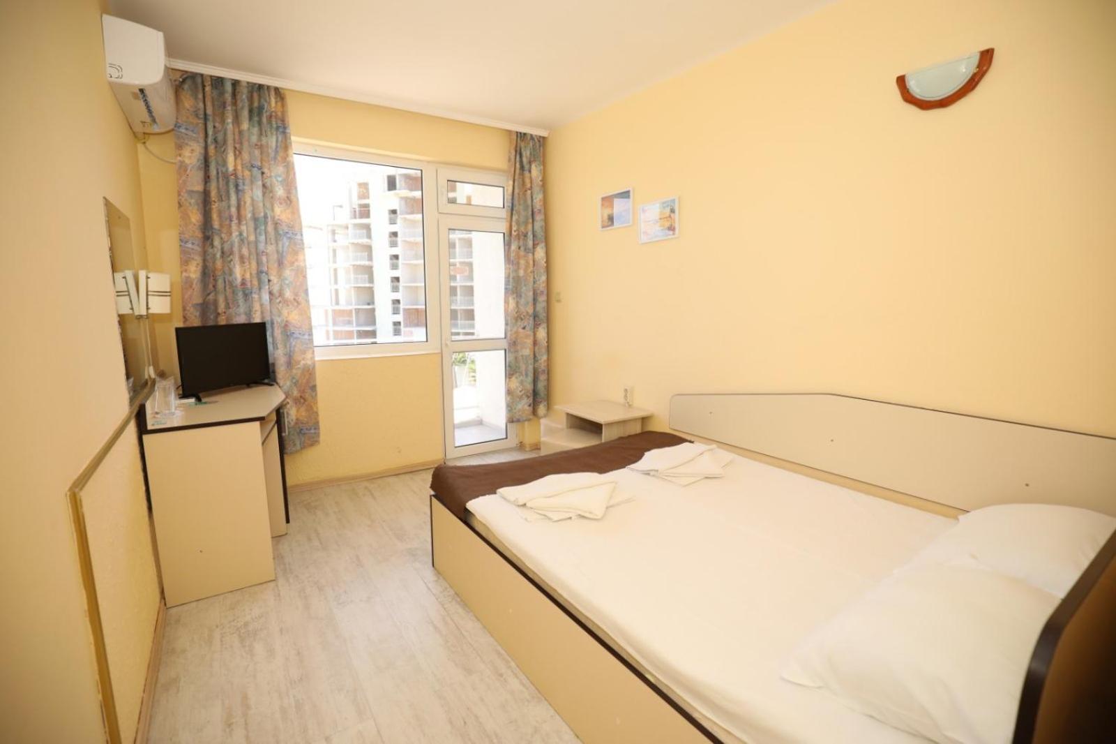 Family Hotel White House Поморие Экстерьер фото